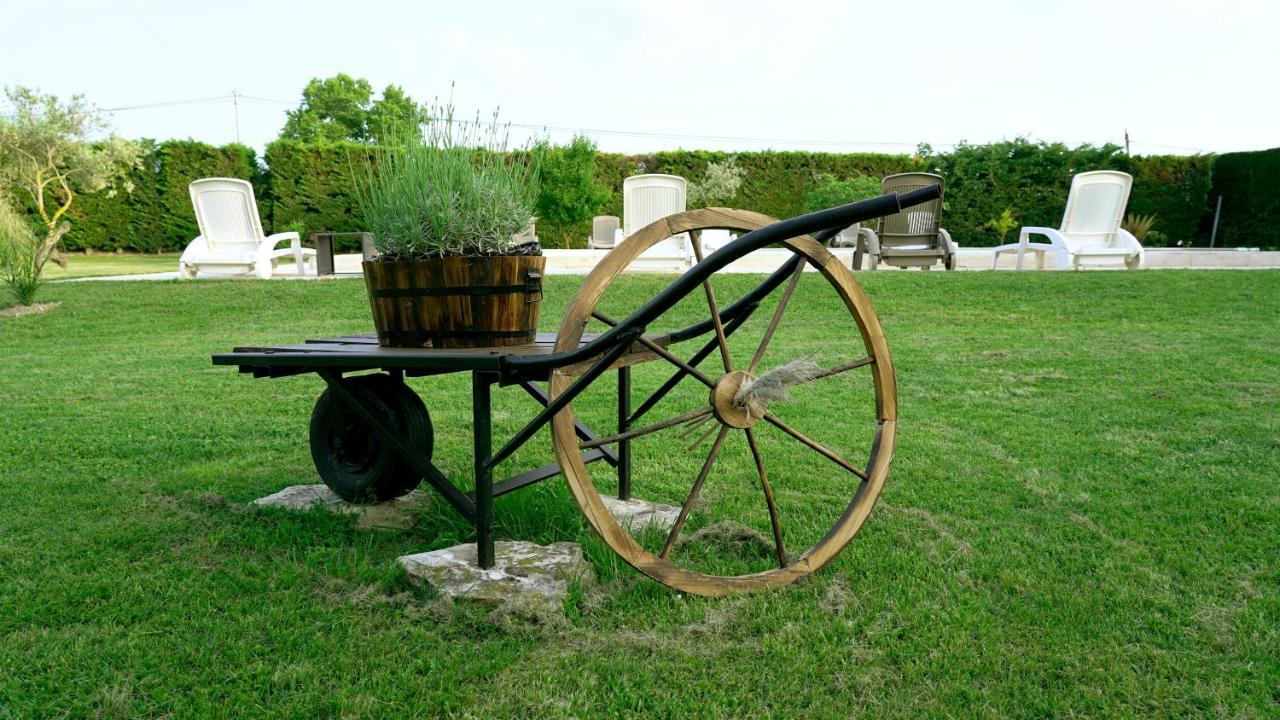 Chambres D'Hotes Le Saint Victor - Provence, Vaucluse بيرنيه لو فونتينز المظهر الخارجي الصورة