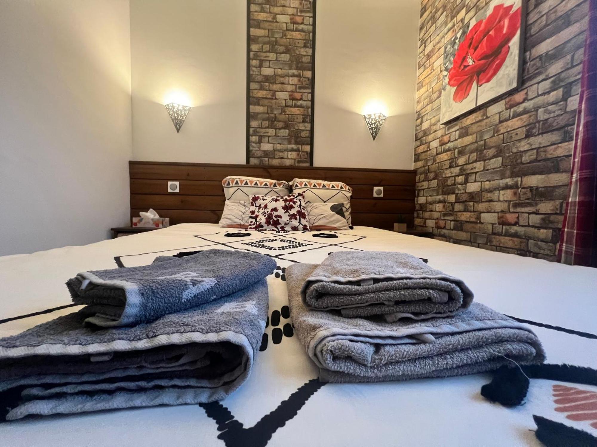 Chambres D'Hotes Le Saint Victor - Provence, Vaucluse بيرنيه لو فونتينز المظهر الخارجي الصورة