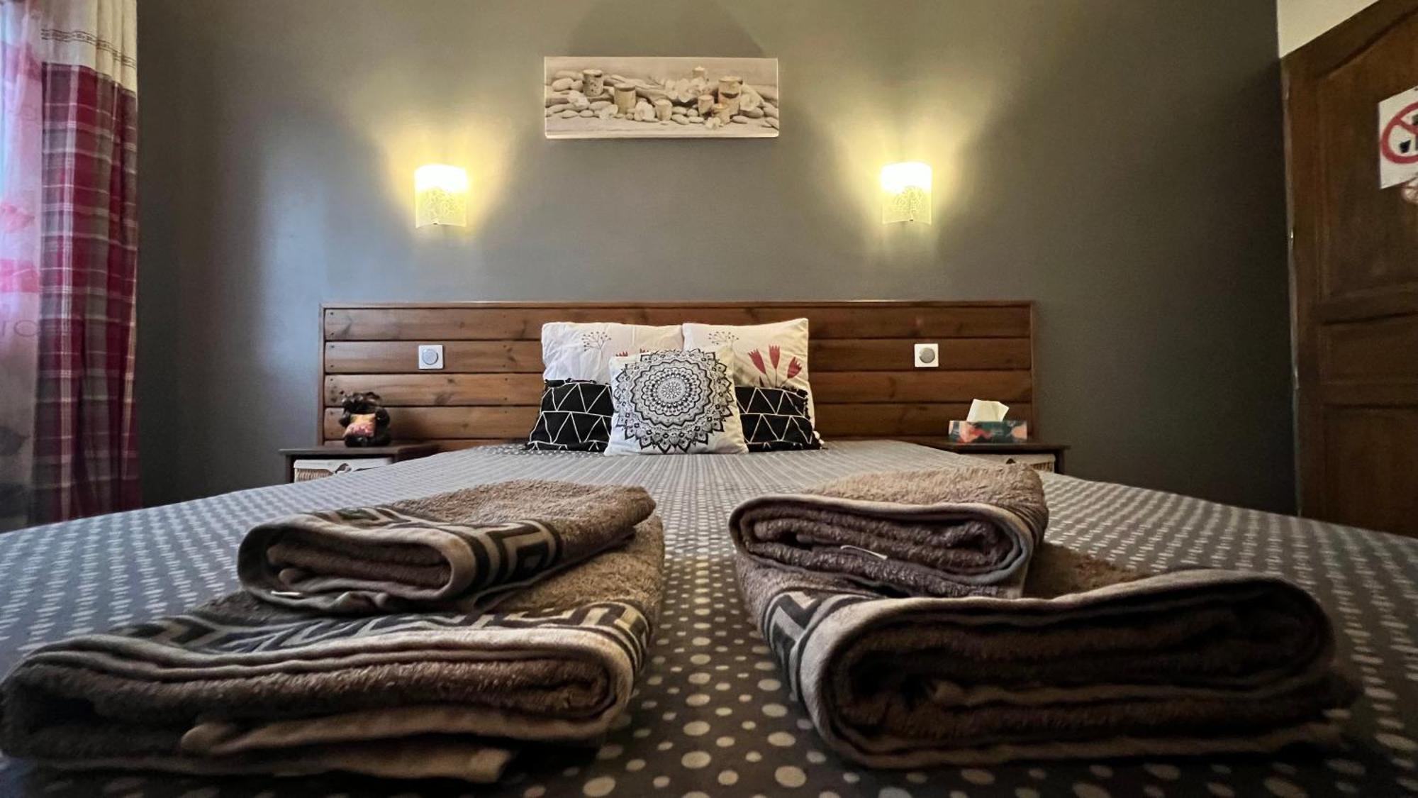 Chambres D'Hotes Le Saint Victor - Provence, Vaucluse بيرنيه لو فونتينز المظهر الخارجي الصورة