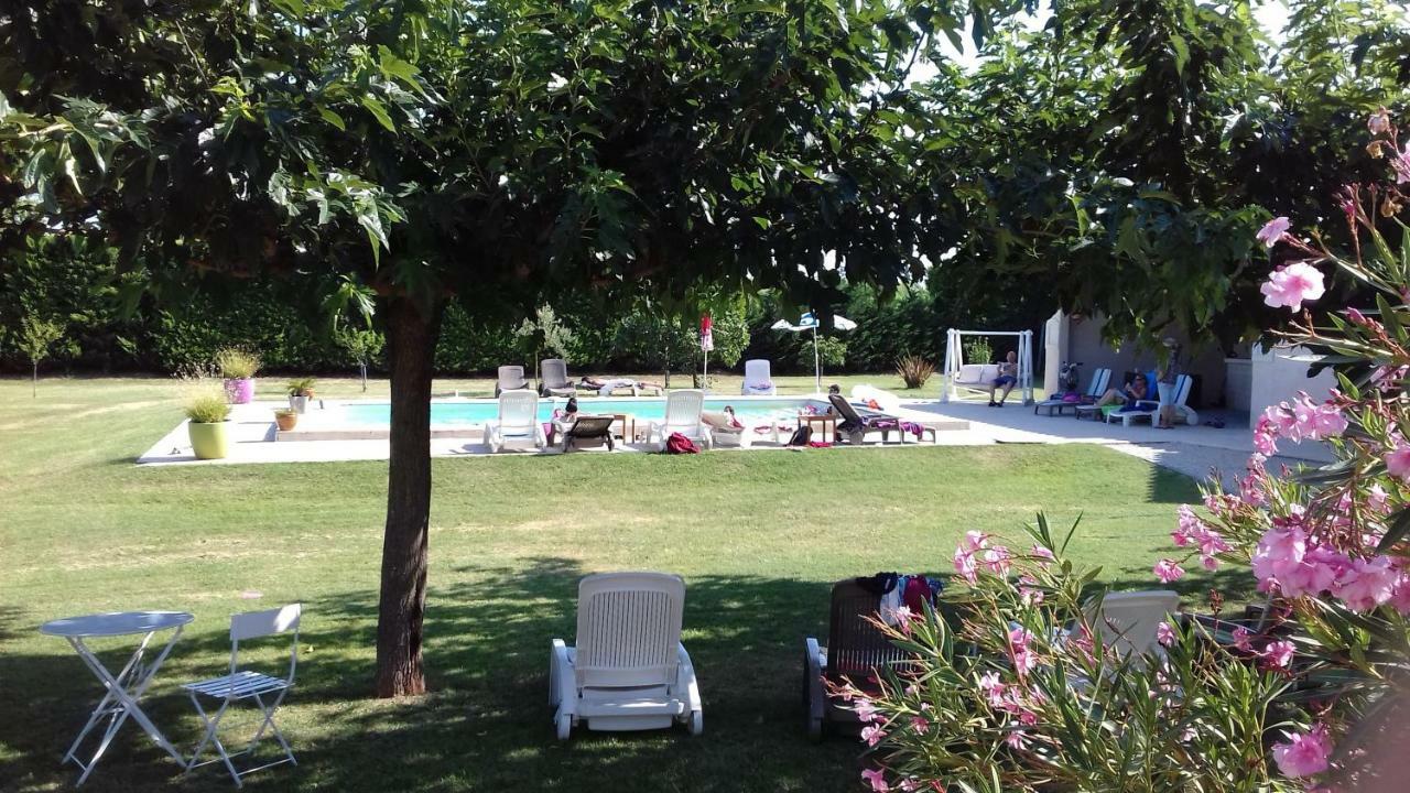 Chambres D'Hotes Le Saint Victor - Provence, Vaucluse بيرنيه لو فونتينز المظهر الخارجي الصورة